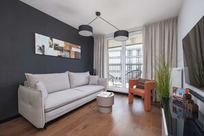 TV, offices - Modern & Luxurious Apartment with Balcony & Parking Cracow by Renters Prestige (Kraków)