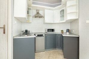 雪櫃、微波爐、爐具、洗碗機