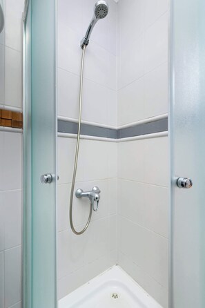 Shower, hair dryer, towels, shampoo