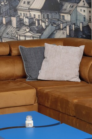 Una televisión, una oficina