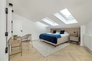 1 dormitorio, escritorio, tabla de planchar con plancha y wifi