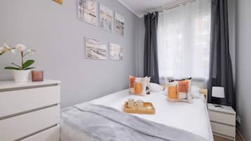 Iron/ironing board, travel cot, WiFi, bed sheets