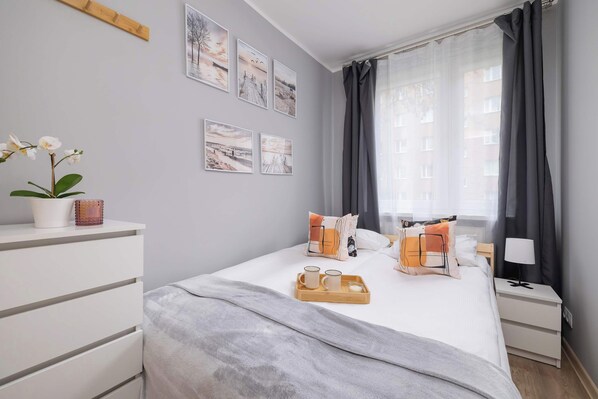 2 bedrooms, iron/ironing board, travel cot, WiFi