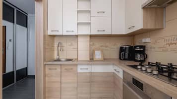 Refrigerador, microondas, parrilla de estufa y lavavajillas