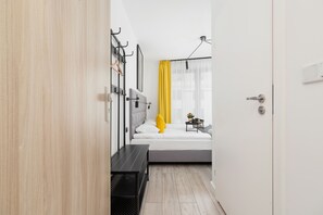 Iron/ironing board, WiFi, bed sheets