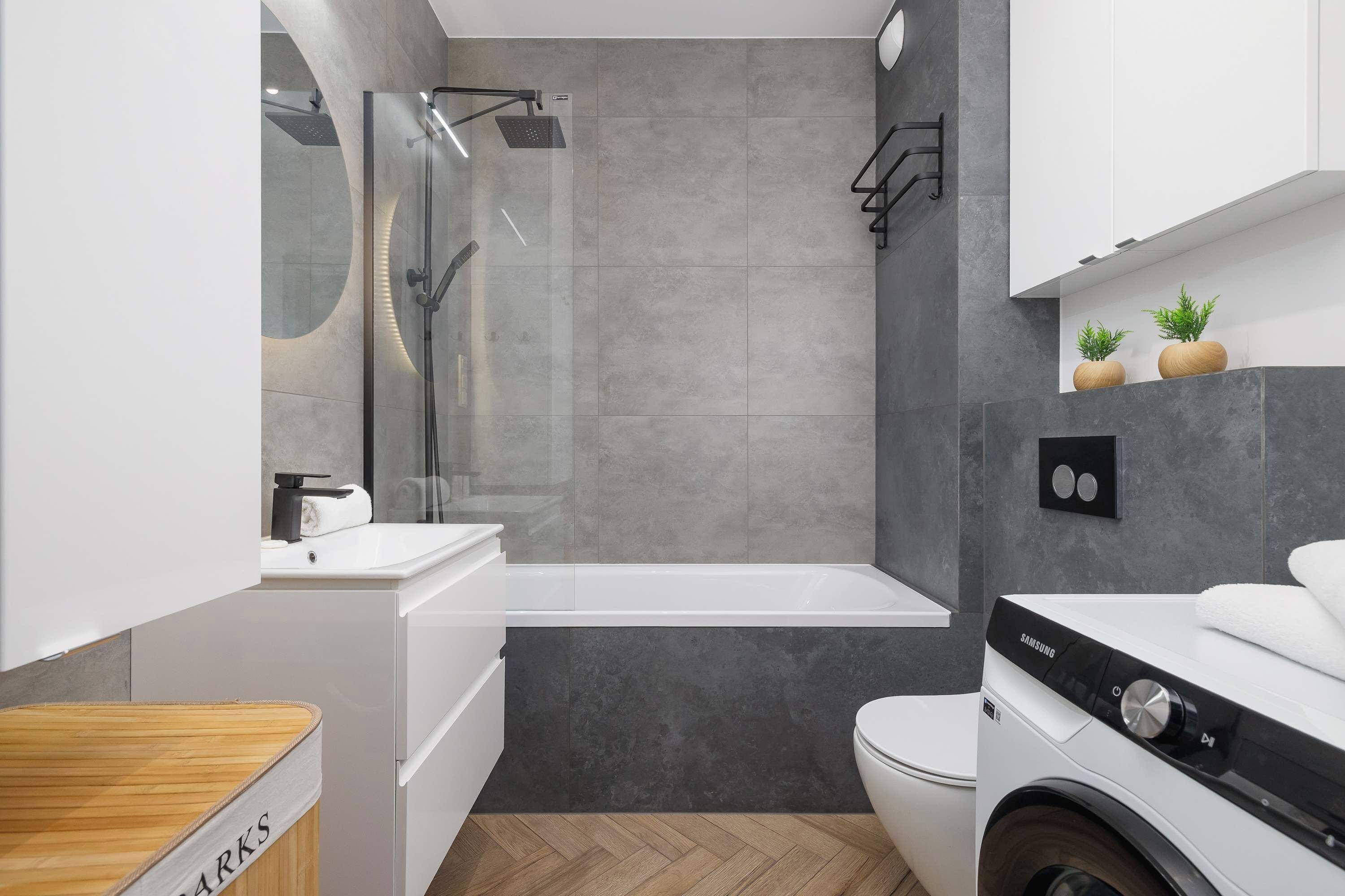 Shower, hair dryer, towels, shampoo