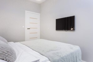 1 bedroom, iron/ironing board, travel crib, WiFi