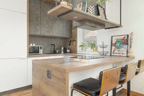 Fridge, microwave, oven, stovetop