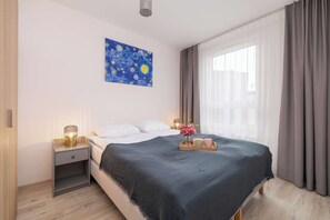1 dormitorio, tabla de planchar con plancha, cuna de viaje y wifi