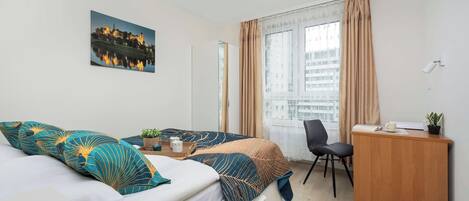 3 bedrooms, desk, iron/ironing board, WiFi