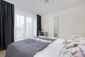 3 dormitorios, escritorio, tabla de planchar con plancha y wifi