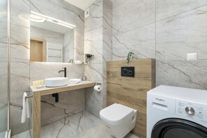 Shower, hair dryer, towels