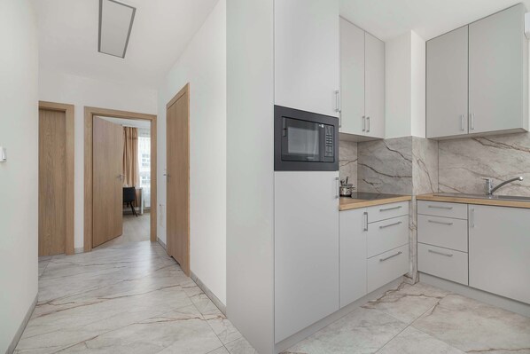 Fridge, microwave, stovetop, dishwasher