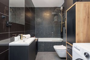 Shower, hair dryer, towels, shampoo