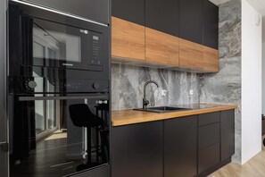 Fridge, microwave, oven, stovetop - Laszkiewicza 8A | Elegant Apartment | Parking (Kraków)