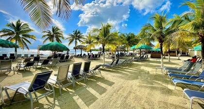 Charming 2-bedroom condo with WiFi, AC in enchanting Roatan