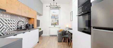 Refrigerador, microondas, horno, placa de cocina