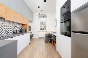 Fridge, microwave, oven, stovetop