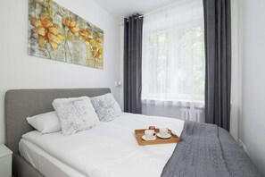 2 bedrooms, desk, iron/ironing board, travel cot