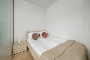 1 bedroom, iron/ironing board, travel cot, WiFi - Cozy Apartment in Wroclaw | Parking, Workspace (Wrocław)