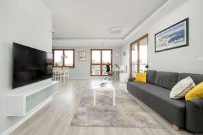 Télévision, lecteur de DVD, espaces bureaux