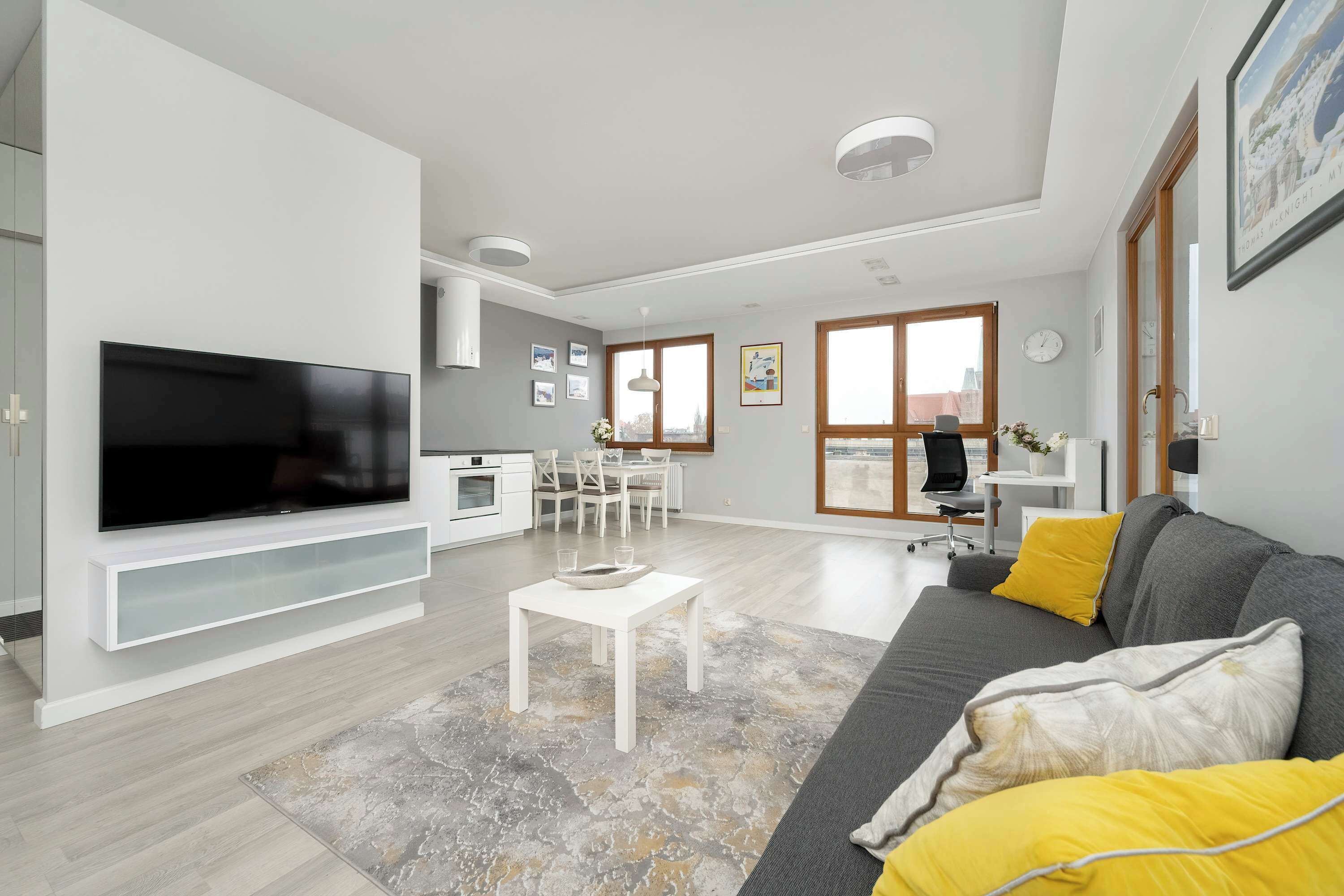 Télévision, lecteur de DVD, espaces bureaux