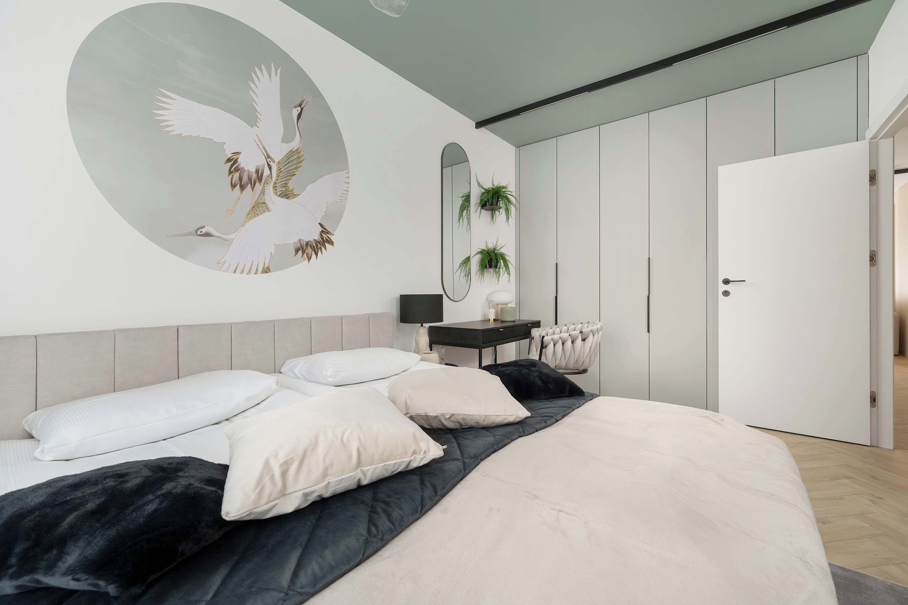 2 Schlafzimmer, Schreibtisch, Bügeleisen/Bügelbrett, Reisekinderbett