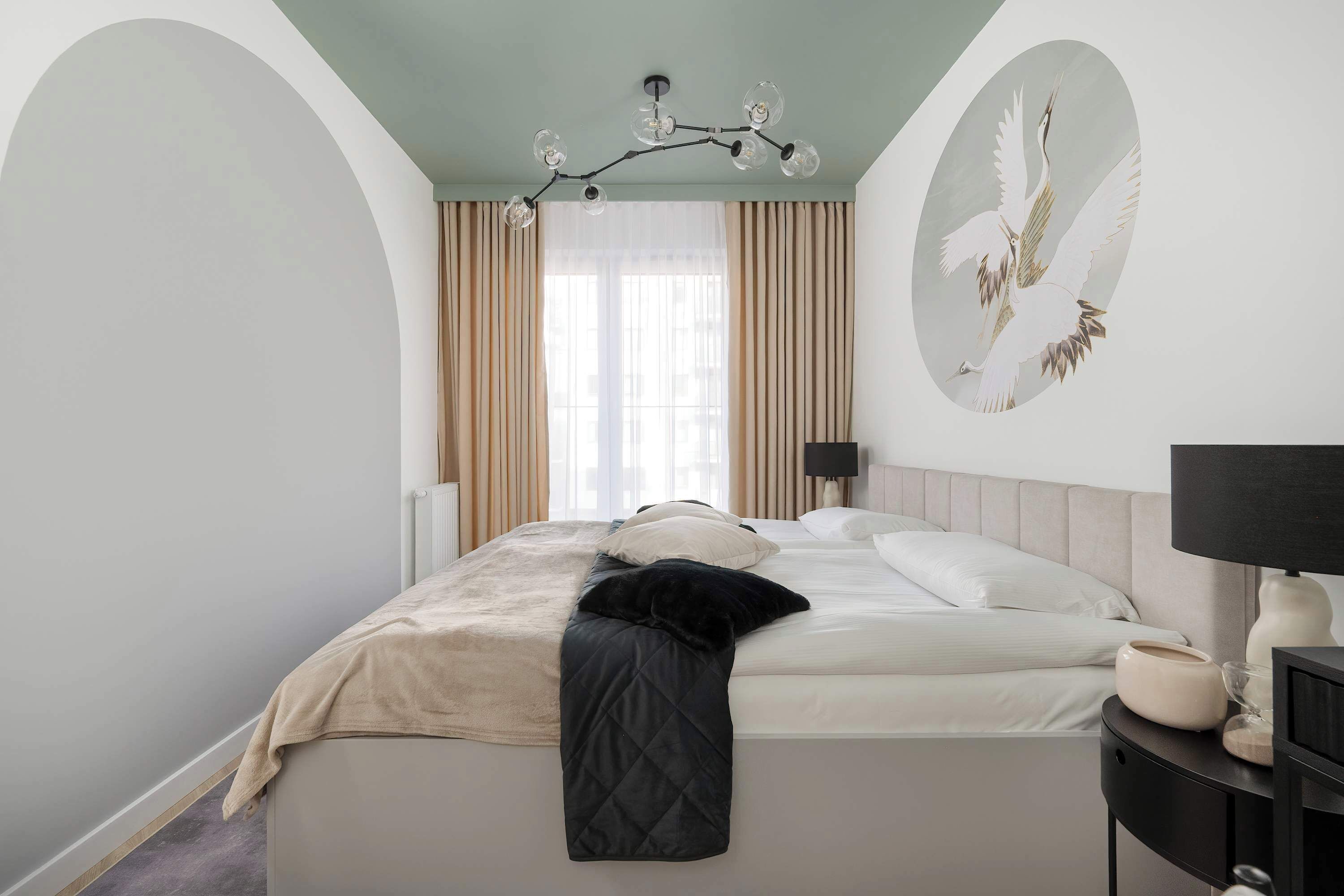 2 bedrooms, desk, iron/ironing board, travel cot