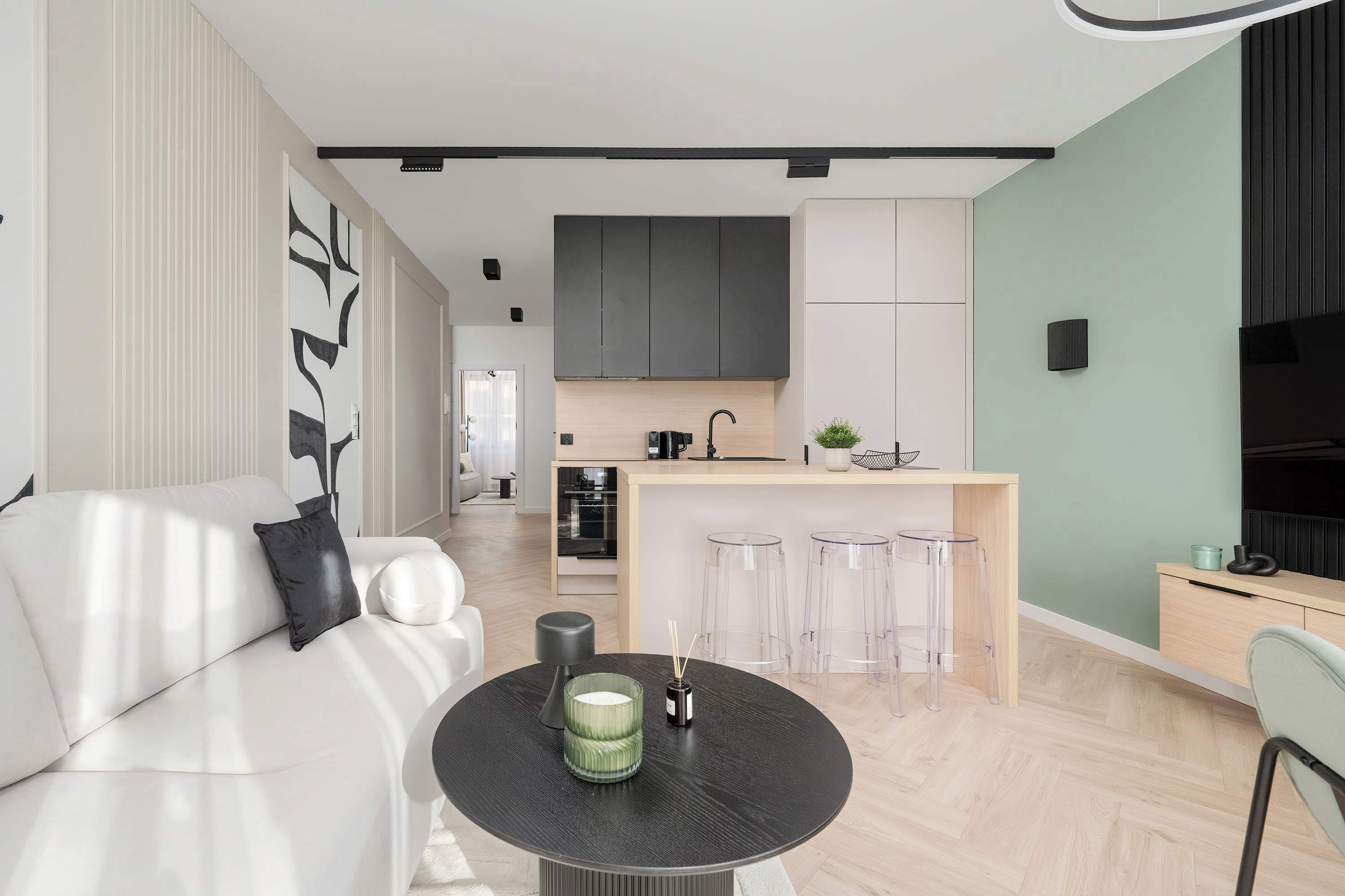 Una televisión, una oficina