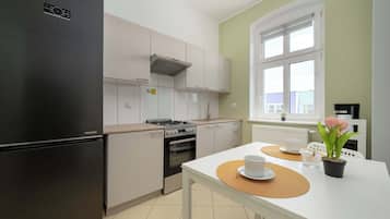 Fridge, microwave, oven, stovetop