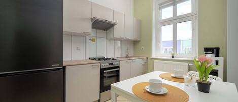 Fridge, microwave, oven, stovetop