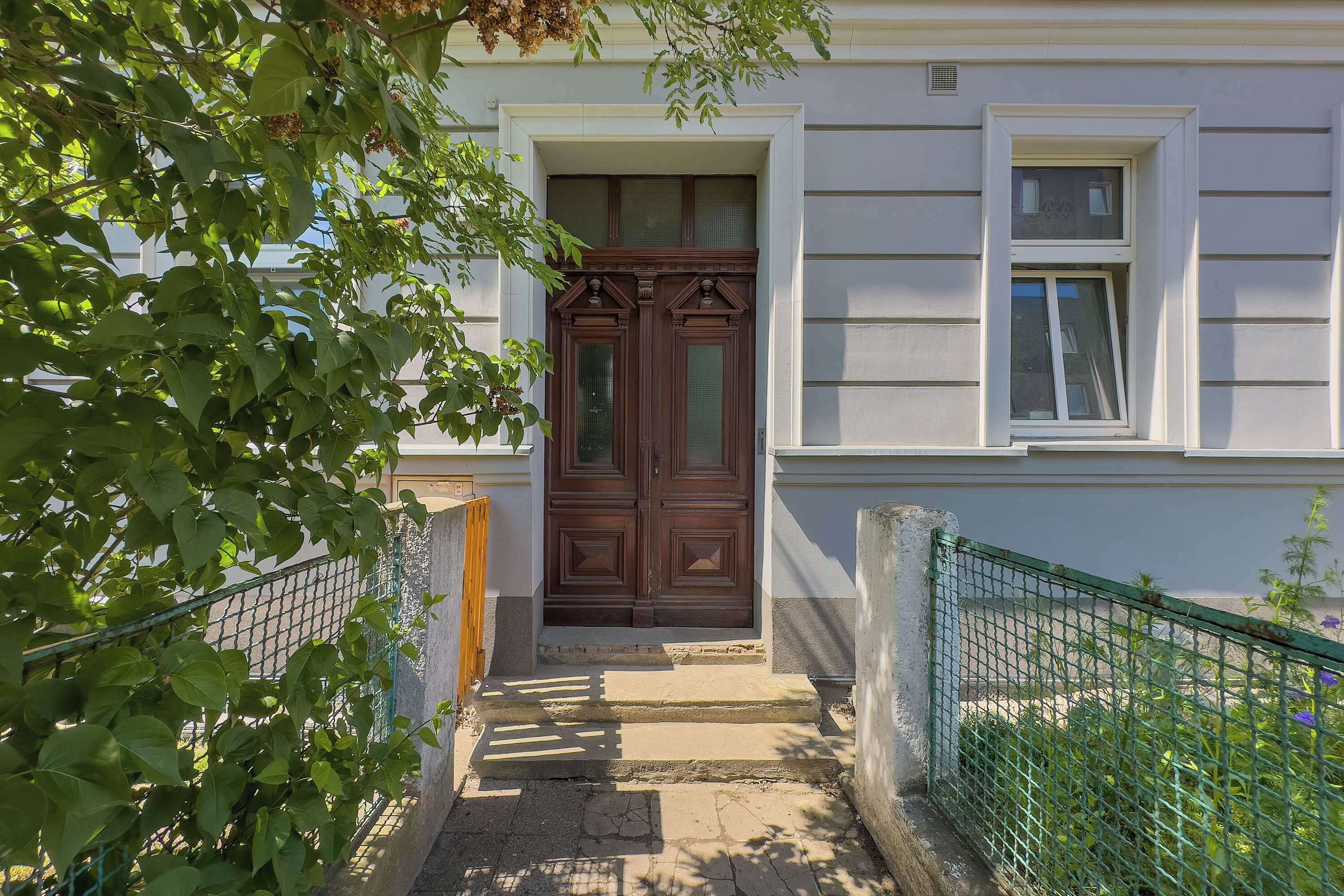 تفاصيل الفندق من الخارج