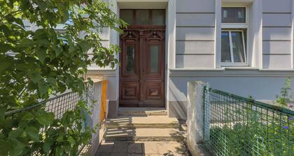 Birmańska 5 | Wrocław | Cosy Apartment | Remote Work | Smart TV & WiFi