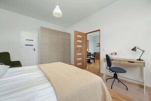 1 bedroom, desk, iron/ironing board, travel cot - Birmańska 5 | Wrocław | Cosy Apartment | Remote Work | Smart TV & WiFi (Wrocław)