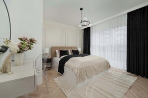 3 bedrooms, desk, iron/ironing board, travel cot