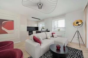 TV, offices - Browary Wrocławskie 244 | Large Apartment | Desk (Wrocław)