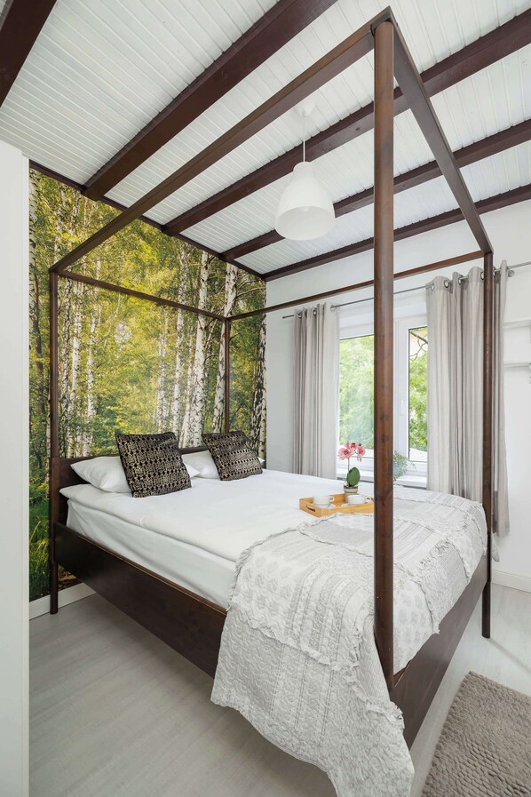 2 bedrooms, iron/ironing board, travel cot, WiFi