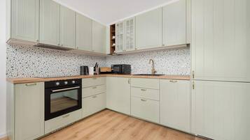 Frigorifero, forno, lavastoviglie, pentole/stoviglie/utensili