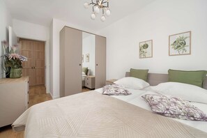 2 bedrooms, iron/ironing board, WiFi, bed sheets - Spacious Apartment with Balcony | River View (Wrocław)