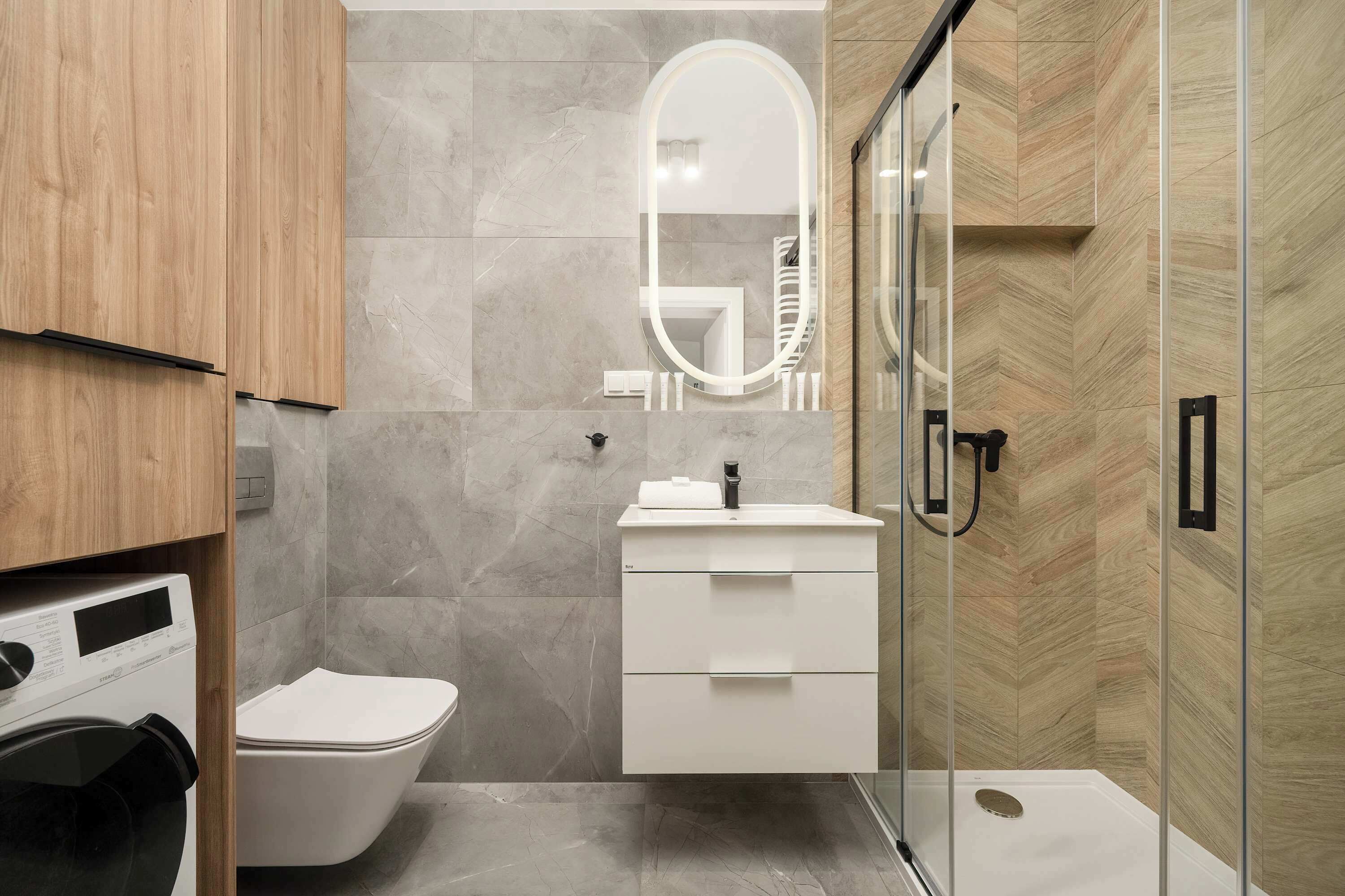 Douche, séchoir à cheveux, serviettes fournies, shampooing
