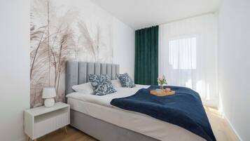 1 dormitori, planxa i posts de planxar, un bressol de viatge i wifi