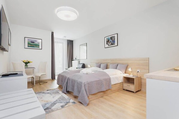 Iron/ironing board, WiFi, bed sheets