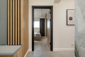 3 habitaciones, tabla de planchar con plancha, wifi y ropa de cama