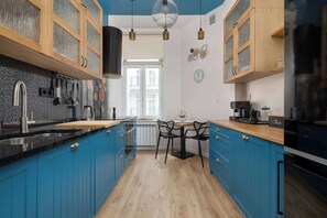 Réfrigérateur, four, plaque de cuisson, lave-vaisselle