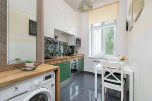 Fridge, microwave, oven, stovetop