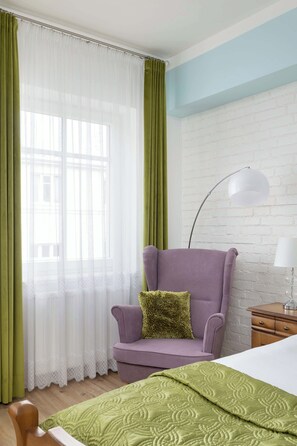 Desk, iron/ironing board, travel cot, WiFi