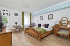 Desk, iron/ironing board, travel cot, WiFi