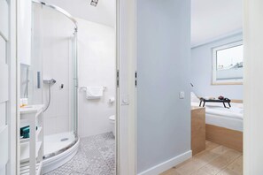 Shower, hair dryer, towels - Starowiślna 56 Kraków | Comfortable Apartment in Historic Kazimierz | Balconies (Kraków)