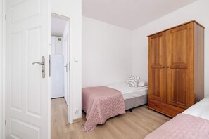 1 bedroom, iron/ironing board, travel crib, WiFi