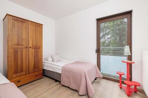 1 bedroom, iron/ironing board, travel cot, WiFi - Strycharska 10 Cracow | Bright Apartment | 4 Guests (Kraków)